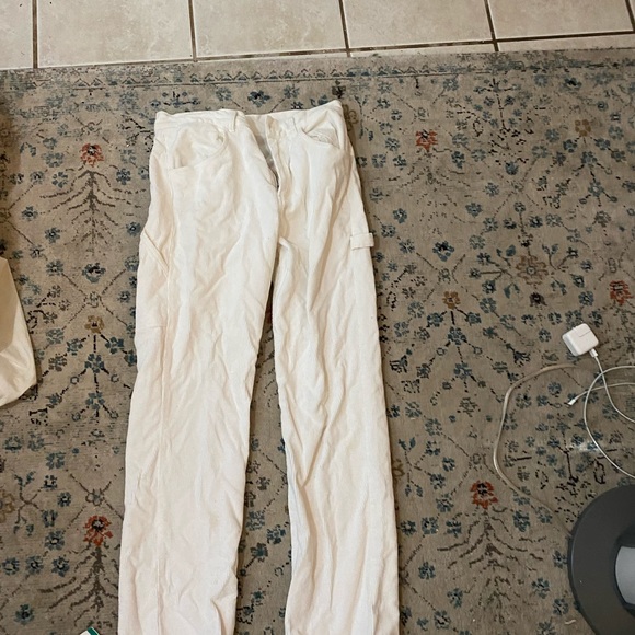 Super flattering white, low-waist, corduroy cargo pants! - Picture 3 of 3